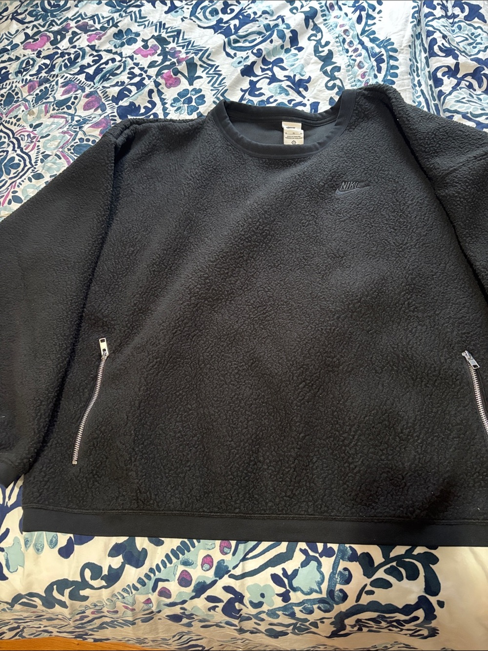 Nike Black Sherpa Crewneck Sweatshirt with Zip Pockets